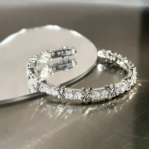 XO Zirconia Charm Bracelet - Light Luxury Design for an Elegant Touch